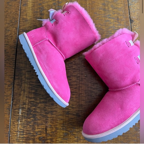 ✨SALE✨ Ugg pink bow boots ✨SALE✨ - Picture 5 of 7